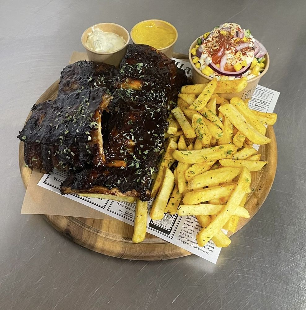 Ribs compleet met friet en sausjes