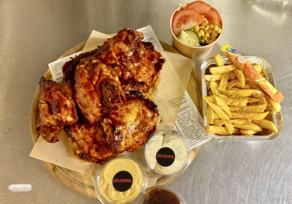 Kipribs met friet en sausjes